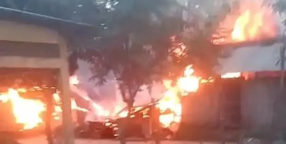 জমি লিখে না দেওয়ায় মায়ের ঘরে আগুন দিলো ছেলে